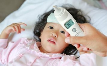 Chăm sóc trẻ bị sốt thế nào cho đúng?